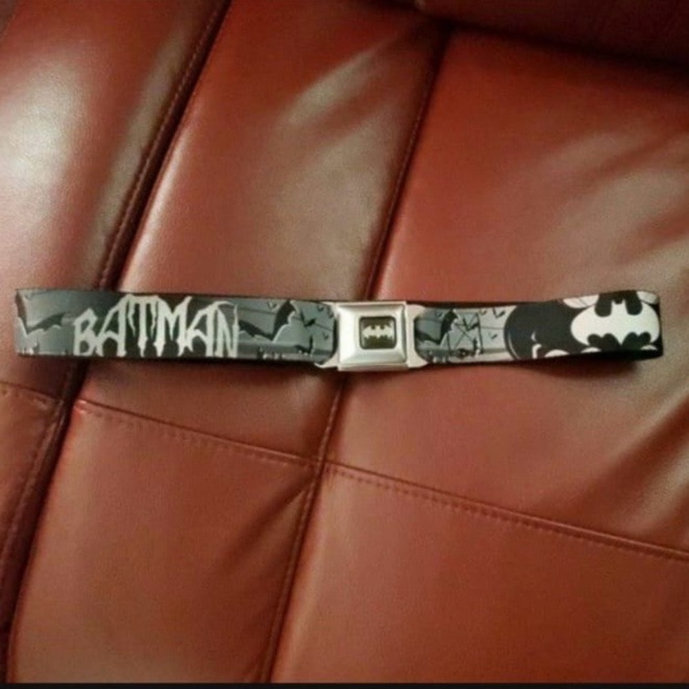 Batman Black Silver Seatbelt Belt - Bat Signals & Flying Bats BlackWhite Webbing - Picture 3 of 10